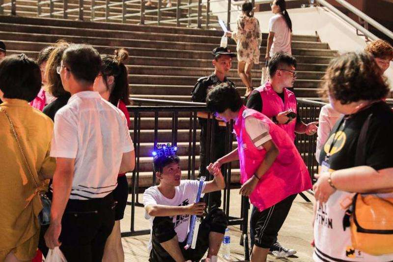 FB看演唱会时粉丝能否获得票？